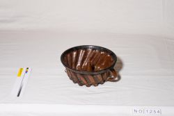 Guglhupfform aus Keramik braun glasiert